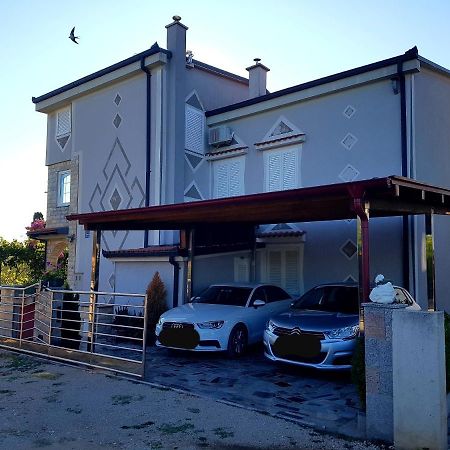 Apartments Petar & Anka Biograd Na Moru Esterno foto