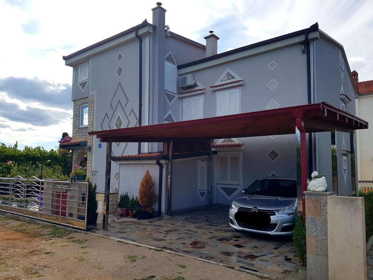 Apartments Petar & Anka Biograd Na Moru Esterno foto