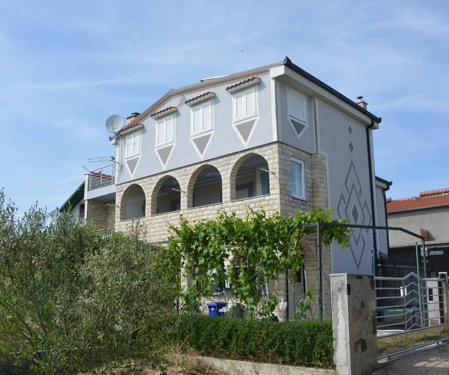 Apartments Petar & Anka Biograd Na Moru Esterno foto