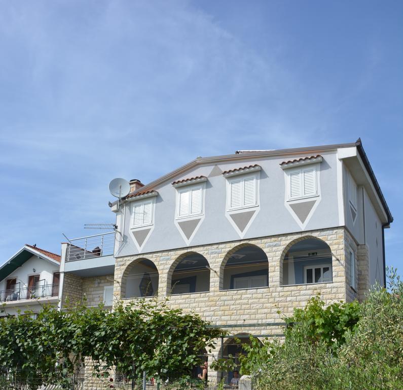 Apartments Petar & Anka Biograd Na Moru Esterno foto
