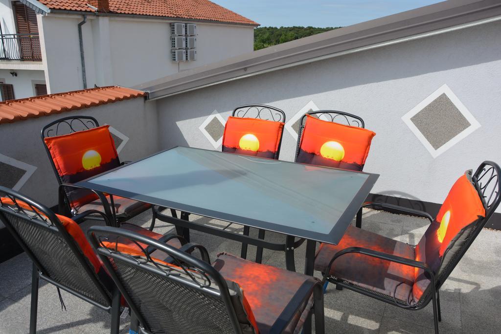 Apartments Petar & Anka Biograd Na Moru Esterno foto