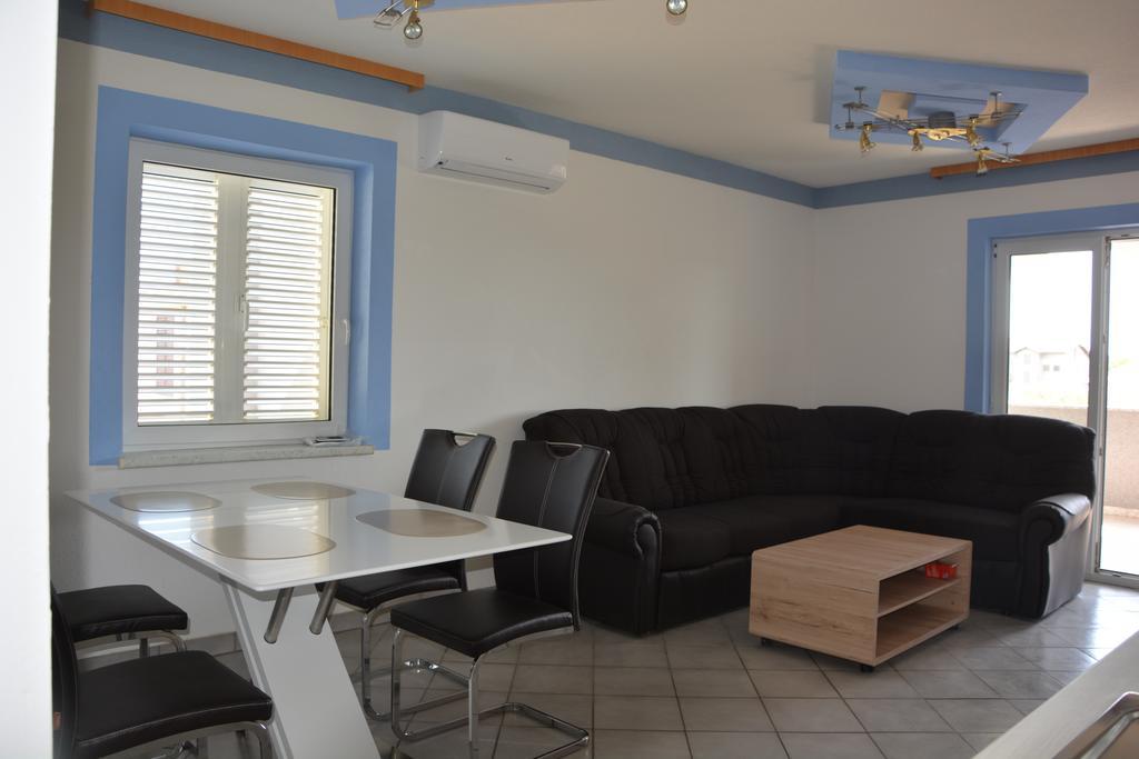 Apartments Petar & Anka Biograd Na Moru Esterno foto