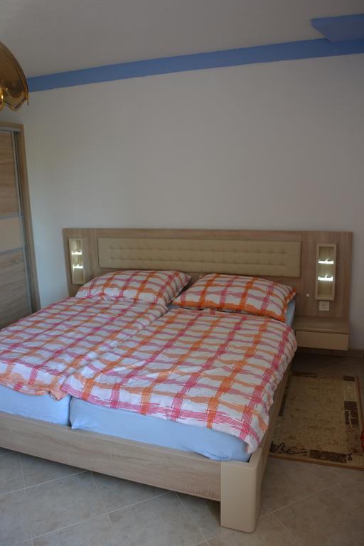Apartments Petar & Anka Biograd Na Moru Esterno foto