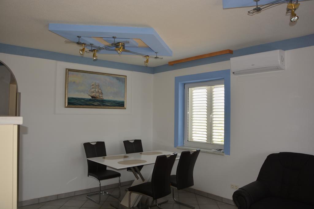 Apartments Petar & Anka Biograd Na Moru Esterno foto