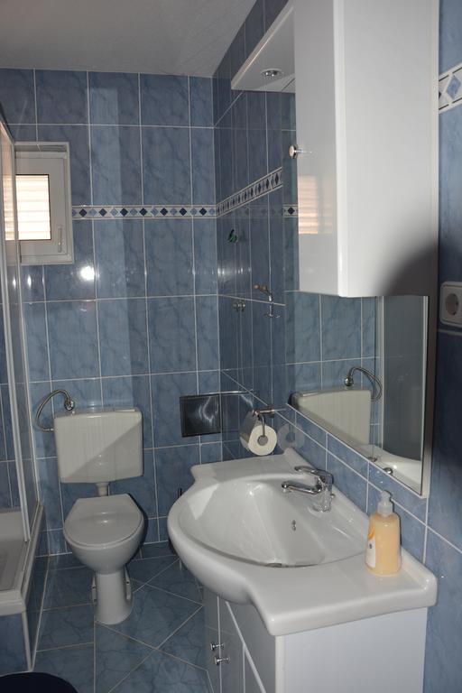 Apartments Petar & Anka Biograd Na Moru Esterno foto